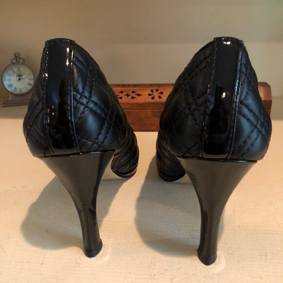 Women's Adrienne Vittadini Shoes Jantine Black Quilted Leather Heels Size 6M - Picture 6 of 12
